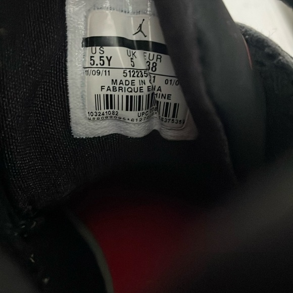 Boys Jordan Flight team size 5.5 - Picture 6 of 6